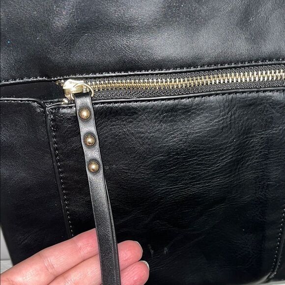 Clarks Black Classic Crossbody Messenger Bag Vegan Leather Adjustable Straps - Picture 2 of 10